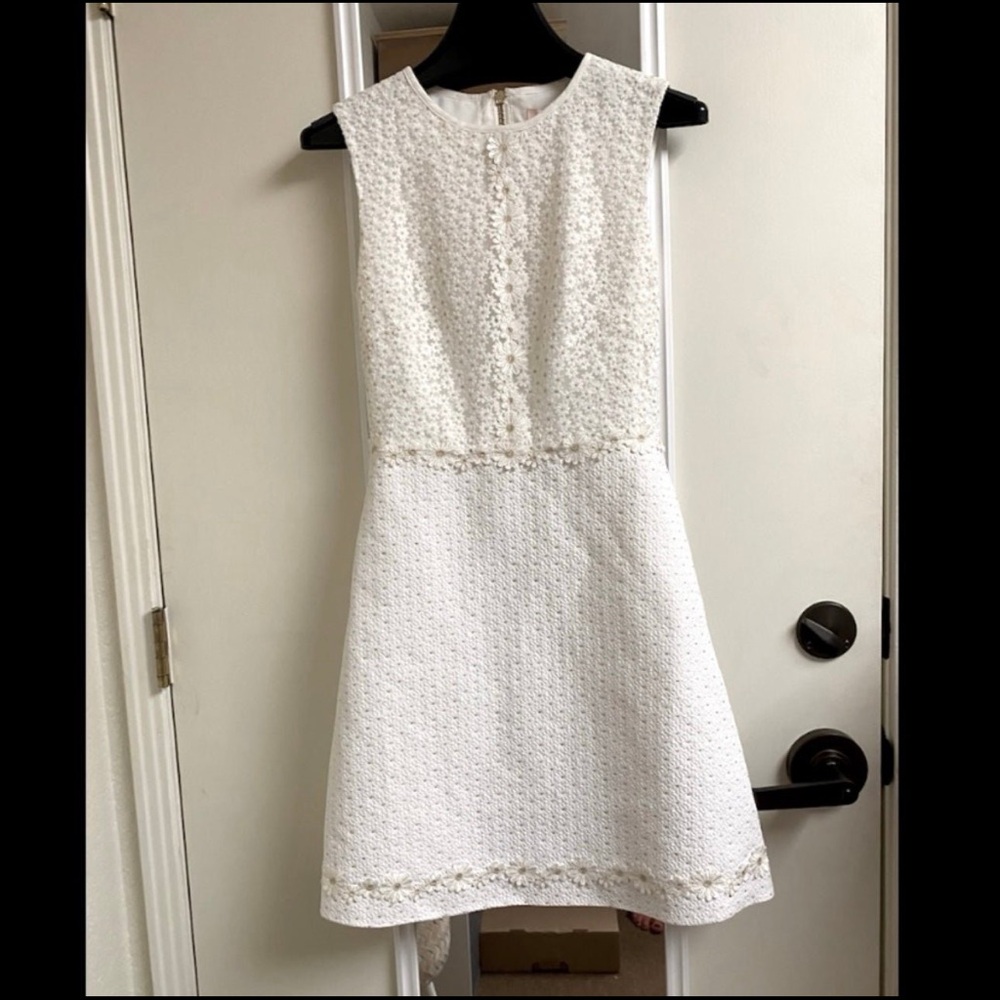NWT Alice + Olivia daisy lace shift dress
